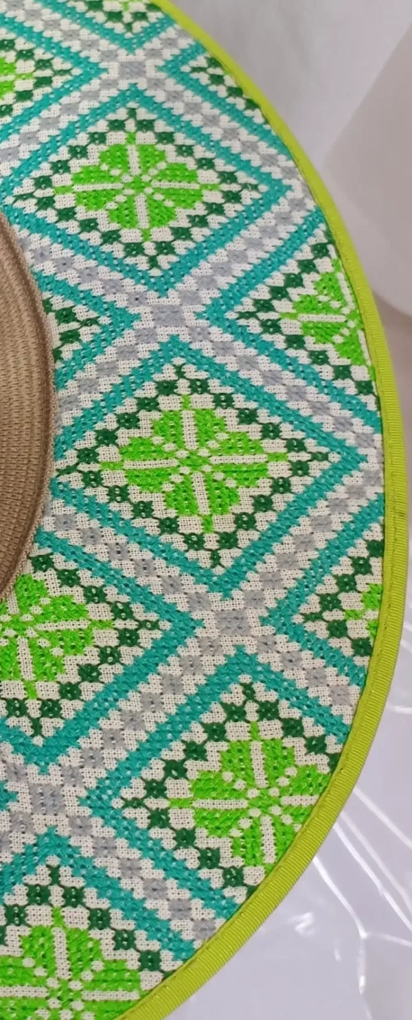 WhatsApp Image 2026-10-15 at 9.21.26 PM Sombrero lana de borrego verde tierno bordado punto de cruz tonos verde
