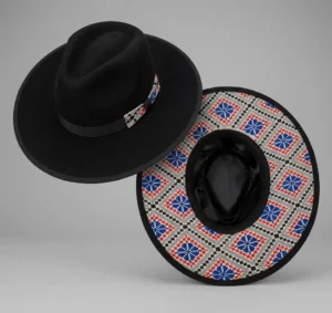 Sombrero lana de borrego color azul marino bordado punto de cruz