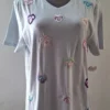 Playera tela azul cielo con tonos pastel