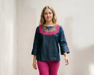 blusa mesclilla Blusa de mezclilla bordado en cuello tipo randa