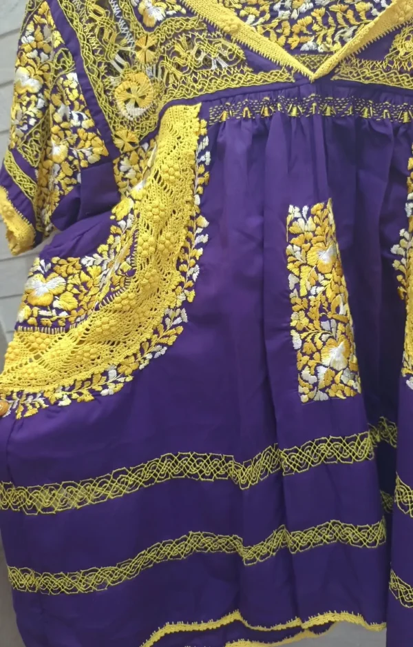 blusa morada Blusa morada bordado amarillo matizado