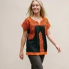 Blusa tela negra con naranja