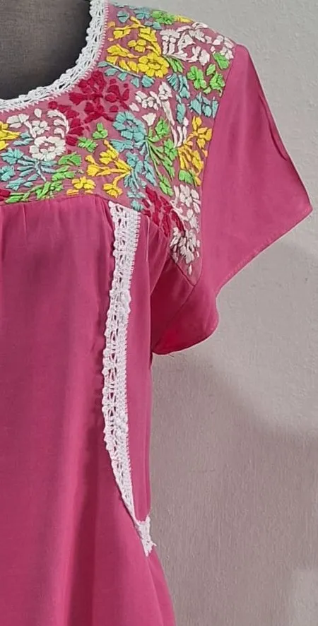 Blusa sencilla rosa randa  de cuello en costados