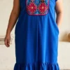 Vestido azul rey punto de cruz con bordado fuccia