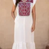 Vestido corto bordado en punto de cruz