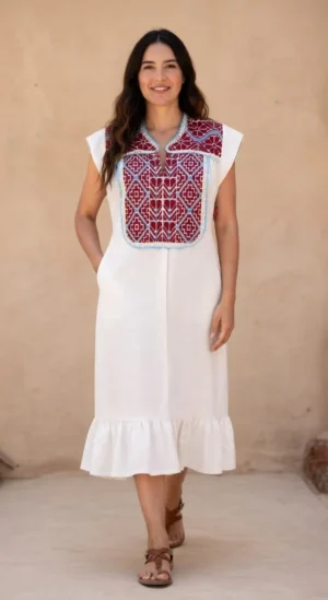 Vestido corto bordado en punto de cruz