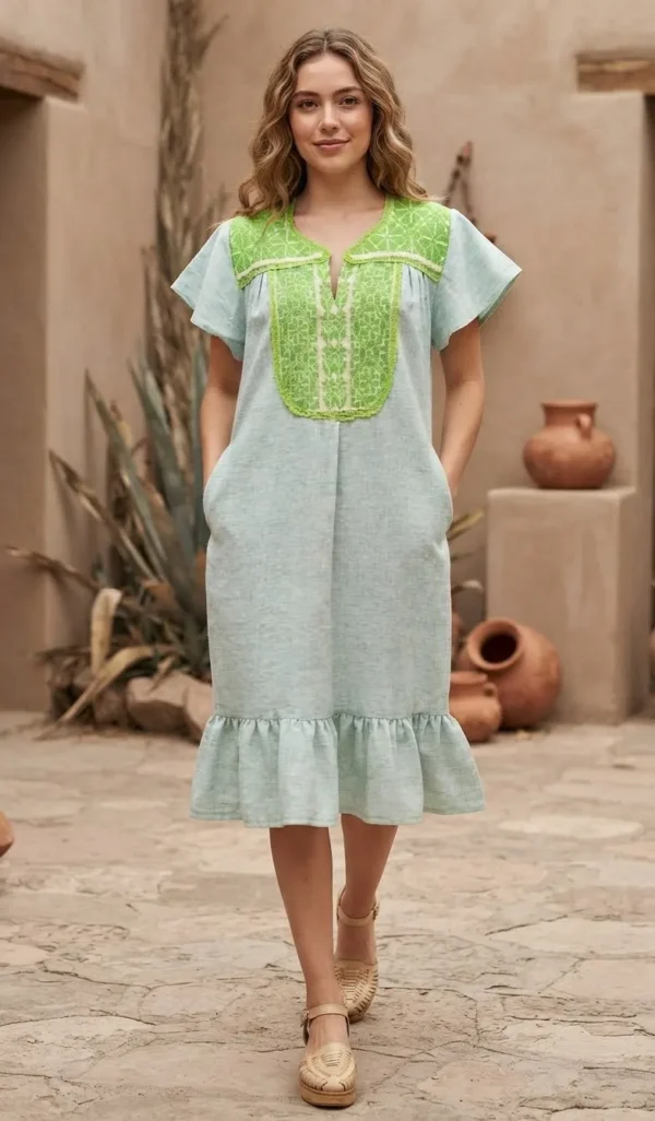 Vestido tela jaspeada verde menta con bordado limón