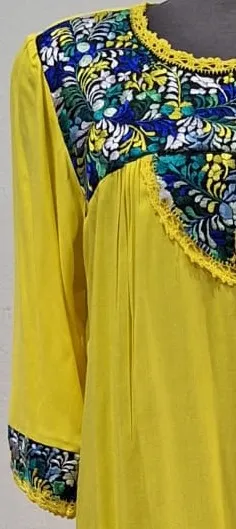 Vestido rayón amarillo bordado solo adelante