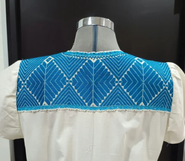 Vestido manta bordado punto de cruz