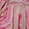 Vestido palo de rosa con deshilado moños y bordado en tonos rosa
