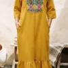 Vestido mostaza bordado punto de cruz