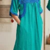 Vestido telar verde jade con bolsas bordado rococo tejido azul rey
